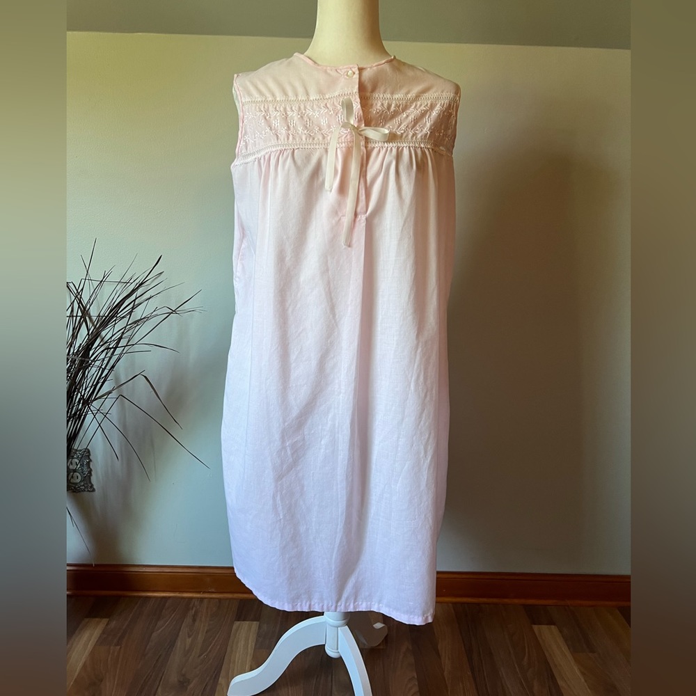 Nightgown feminine sleeveless light weight